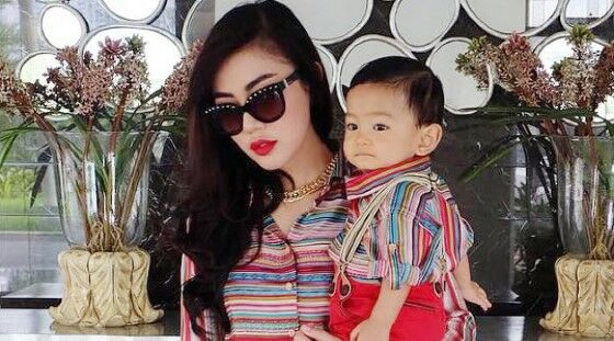 Seleb Indonesia Adopsi Anak Masih Lajang Custom 2f053