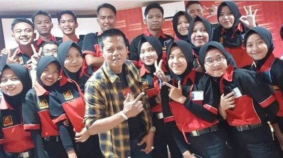 Nurul Atik Mantan Ob Jadi Bos Ayam Goreng Custom 660e4