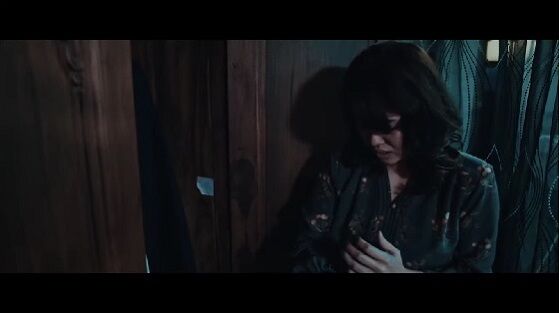 Emma Maembong Dalam Film Bisikan Jenazah D7dc3