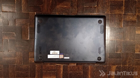 Review Asus Zenbook Ux331ual Back 64c11