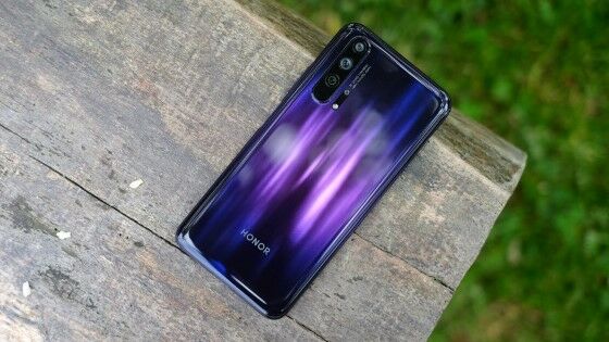 Gears Up HONOR Di Gamescom Smartphone 8320a