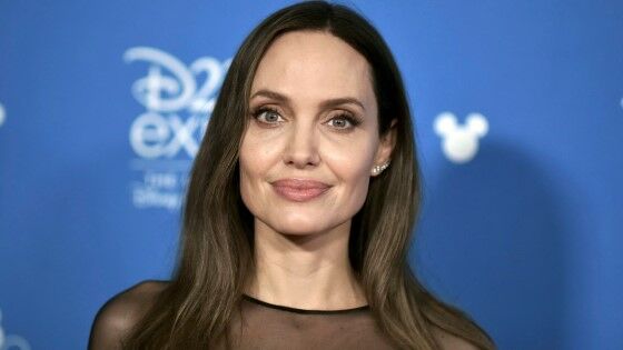 Angelina Jolie 9b8d5