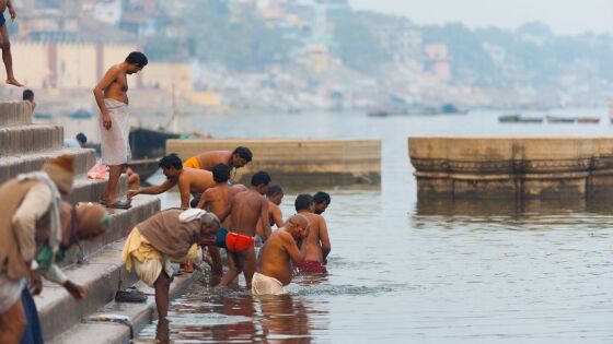Orang Mandi Di Sungai Gangga 6195f