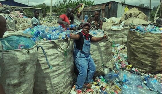 Nzambi Matee Ubah Plastik Jadi Batu Bata C92e6