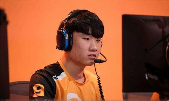 Gamer Profesional Yang Curang 5 101ba