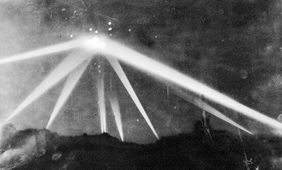 Peristiwa Di Foto Itu Disebut Battle Of Los Angeles Katanya Merupakan Sebuah Pesawat Luar Angkasa