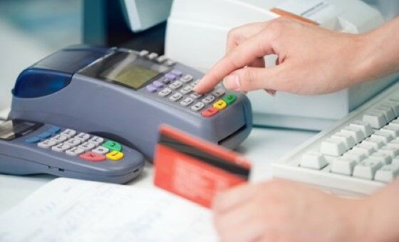 Merchant Using Credit Card Machine 450x273 Custom 1282f