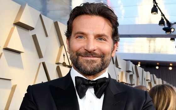 Aktor Yang Berpendidikan Tinggi Bradley Cooper Badde