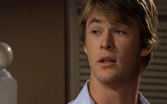 Peran Paling Memalukan Yang Dibintangi Aktor Ternama Chris Hemsworth 0fd8a