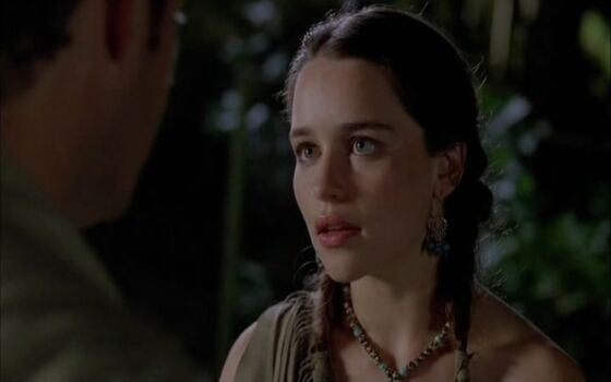 Peran Paling Memalukan Yang Dibintangi Aktor Ternama Emilia Clarke C374a
