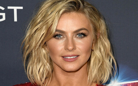 Aktor Yang Kentut Saat Siaran Langsung Julianne Hough E543b