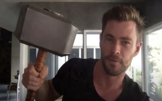 Aktor Yang Mencuri Properti Syuting Chris Hemsworth E1ef8