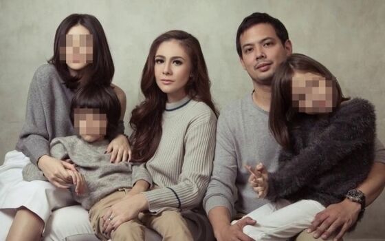 Artis Yang Cerai Padahal Terlihat Harmonis Wulan Guritno Dan Adilla 6eef6