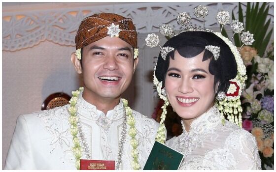 Pernikahan Artis Indonesia Yang Disiarkan Di TV Dude Harlino Dan Alyssa Soebandono 880cc