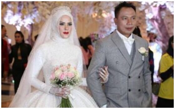 Pernikahan Artis Indonesia Yang Disiarkan Di TV Vicky Dan Angel 8a7d4