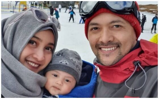 Artis Indonesia Yang Tetap Bahagia Walaupun LDR Meyda Safira 6000e