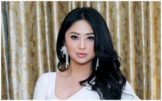 Artis Indonesia Yang Menghapus Tato Di Tubuhnya Dewi Perssik 74646