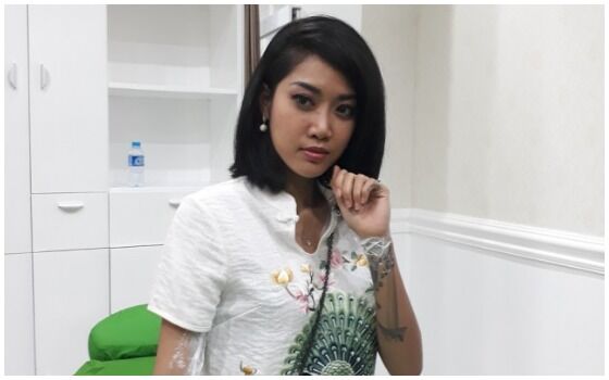 Artis Indonesia Yang Menghapus Tato Di Tubuhnya Widi Vierratale 0c512