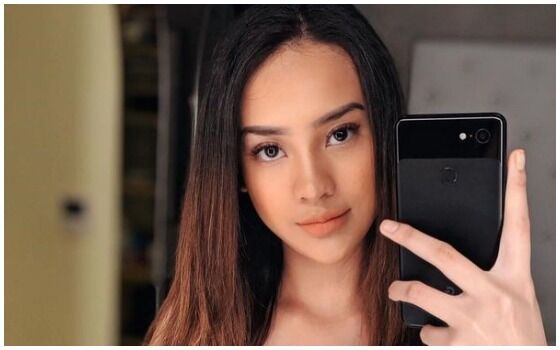 Artis Indonesia Yang Suka Pake HP Android Anya Geraldine 08e3c