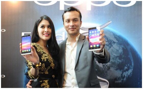 Artis Indonesia Yang Suka Pake HP Android Nicholas Saputra D15a6
