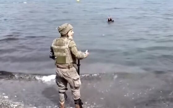Tentara Spanyol Melihat Bocah Maroko F7d0d