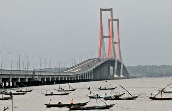 3 Jembatan Suramadu D373d