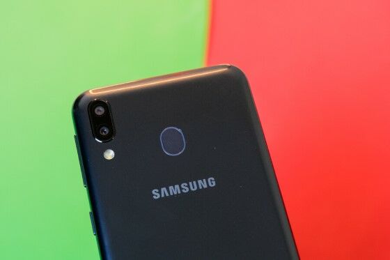 Perbandingan Samsung Galaxy M20 M30 2 C9de4