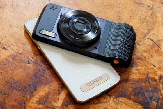 Smartphone Yang Pernah Bekerja Sama Dengan Brand Kamera 3 C3211