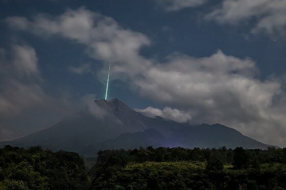 Meteorit Jatuh Di Bumi F29ad