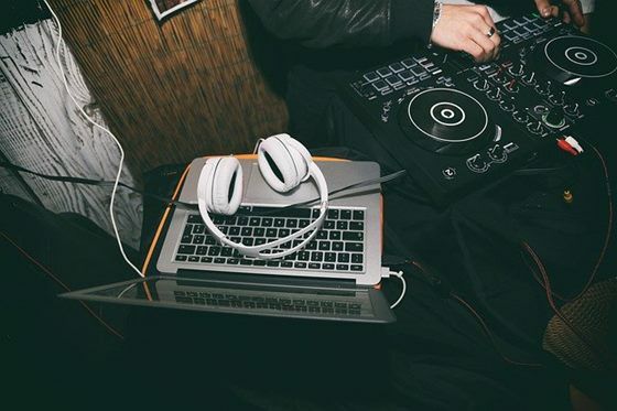 Headphones 4595492 640 Cc4b8