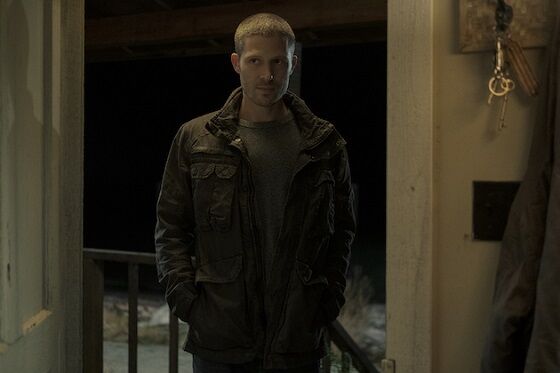 Zach Gilford 20a48