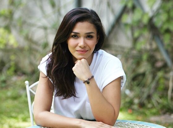 Adinia Wirasti 5991b