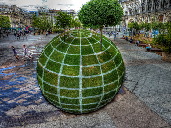 Bulat Atau Datar Tempat Ini Terletak Di Luar Balai Kota Paris