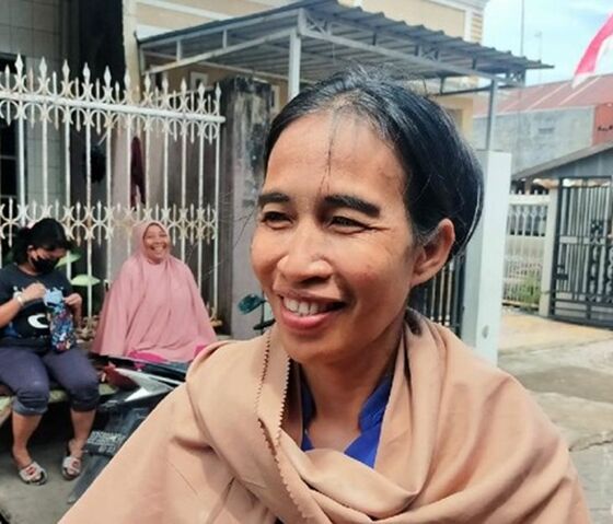Ani Pina Ibu Rumah Tangga Di Makassar Yang Viral Mirip Presiden Jokowi Ibnu Munsirdetikcom 4 169 80113