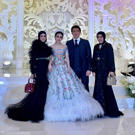 Mulan Jameela Tampil Saingi Syahrini B1621 3ee4b