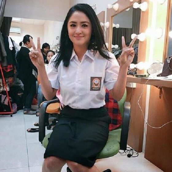 Dewi Perssik E362e