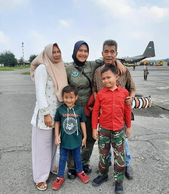 Bangga Putri Penjual Jagung Bakar Ini Jadi Pilot Wanita Pertama Tni Ad A474a E1a52