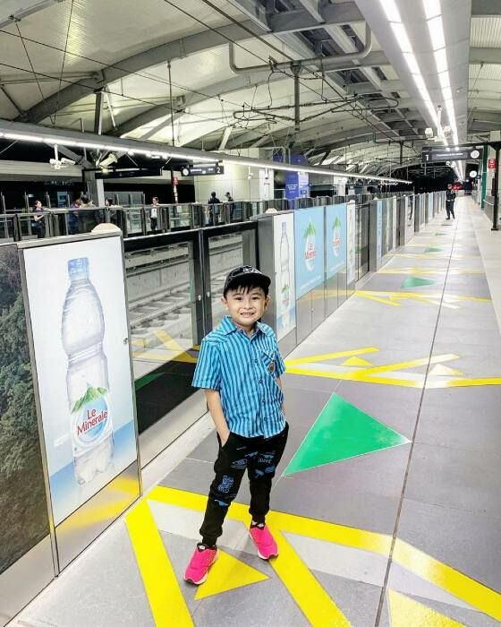 Ichal Di Stasiun MRT Fda48