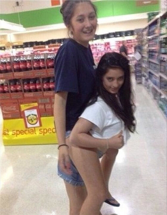 Apakah Wanita Wanita Ini Kembar Siam