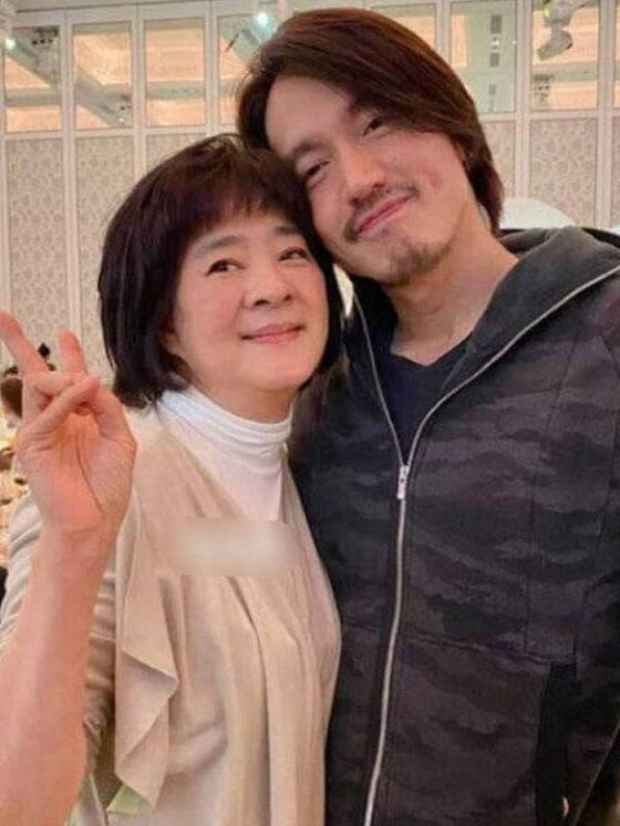 2 Jerry Yan Tampil Dengan Kumis Dan Jenggot 31024