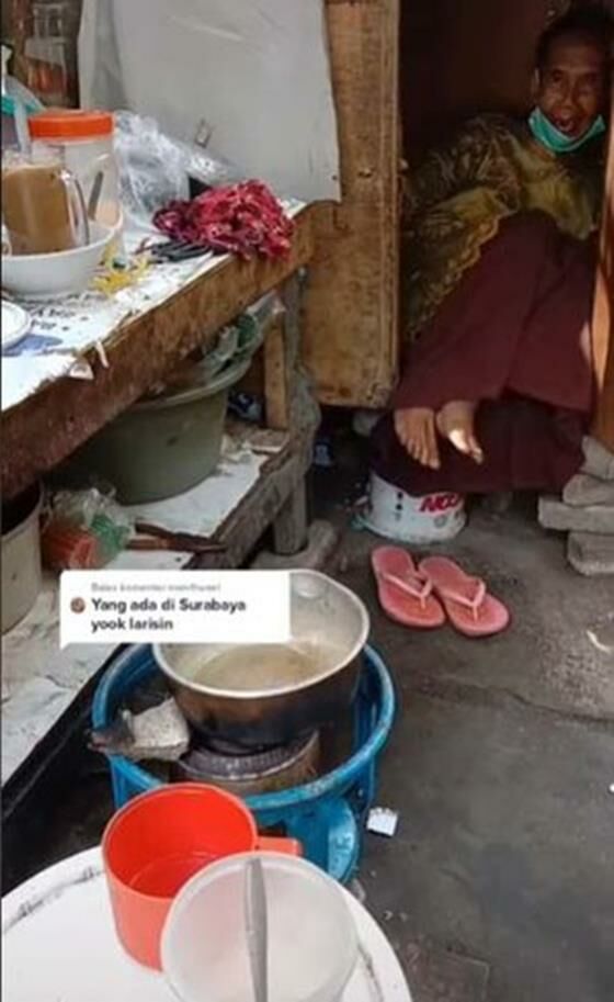 Nenek Penjual Kopi Tidur Di Lemari D420f