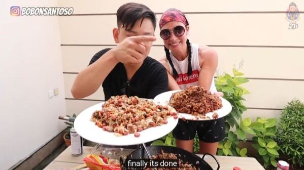 Mukbang Nasi Goreng Plus Makanan Anjing Dan Kucing 2b317