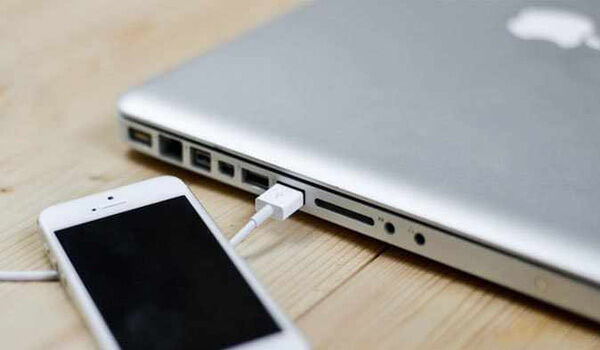 Bahaya Charger Smartphone Lewat Laptop 1b828