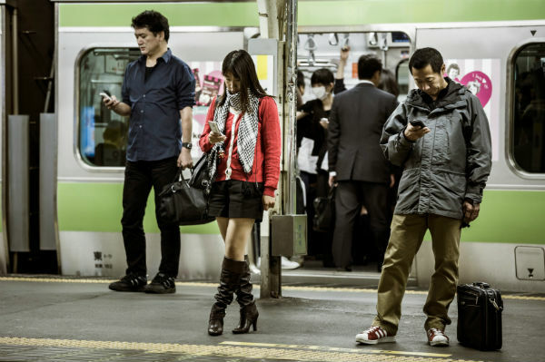 Kebiasaan Unik Pengguna Smartphone Di Jepang