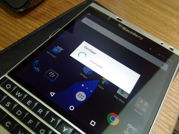 Bocoran Gambar Blackberry Passport Silver Edition Dengan Os Android Jalantikus