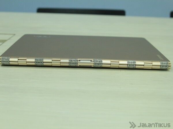051 Review Lenovo Yoga 900
