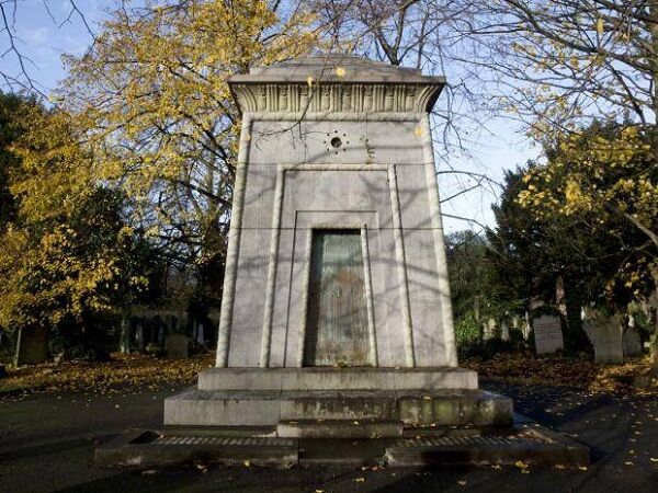 London S Time Traveling Tomb Fb6aa