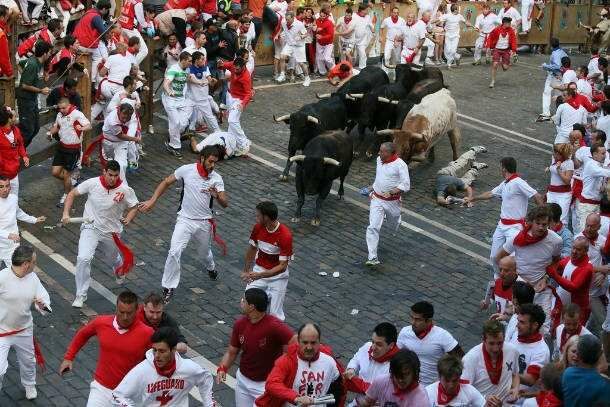 Running Of Bulls 610x407 Picsay Eea38