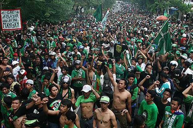 Suporter Garis Keras Klub Sepak Bola 1