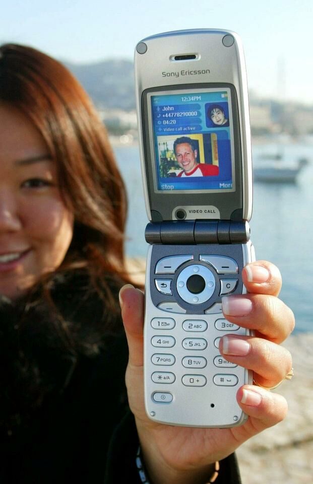 Fungsi Kamera Depan Bukan Untuk Selfie